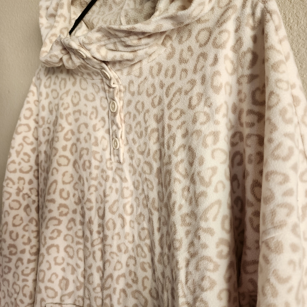 Old Navy Cream Leopard Print Cowl Neck Sweater Xxl - Picture 2 of 8